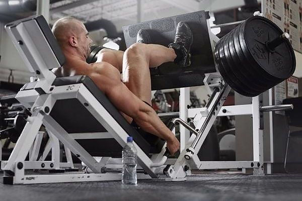 Guy Heavy Hack Squats